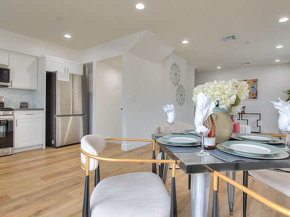 5th image of 11732 Hamlin St #117325