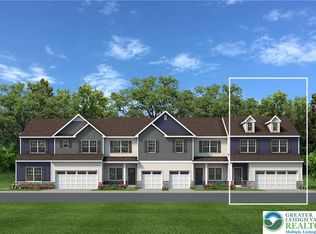 8 Lone Fox Ln #104, Easton, PA 18045