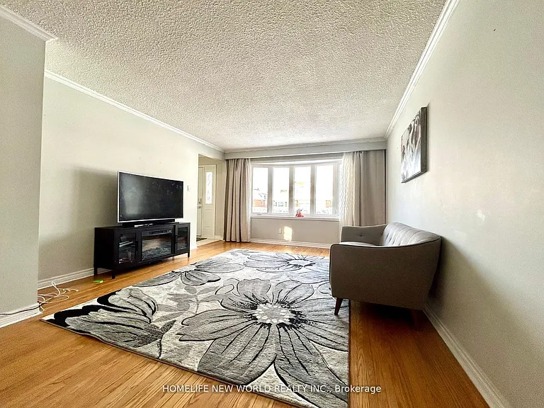 27 Hayward Cres #UPPER — Photo 10