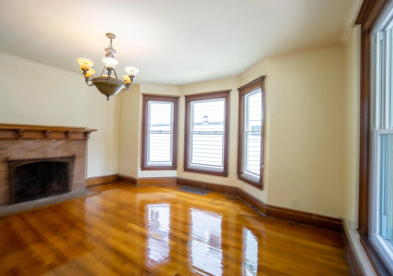 817 Euclid Ave - Available 8/1/27 - Spacious Single Family Home — Photo 3
