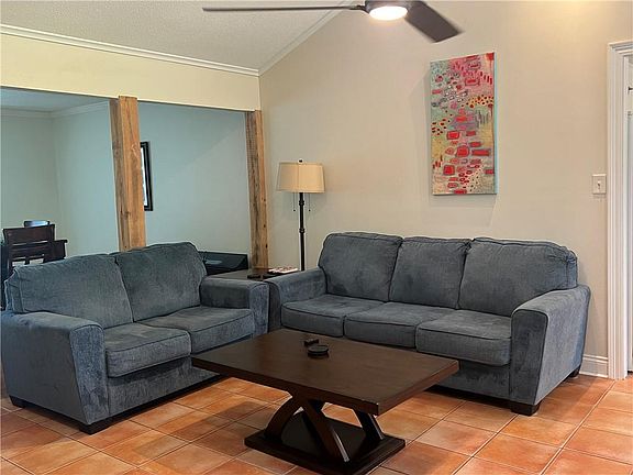 5th image of 353 Huntington Dr