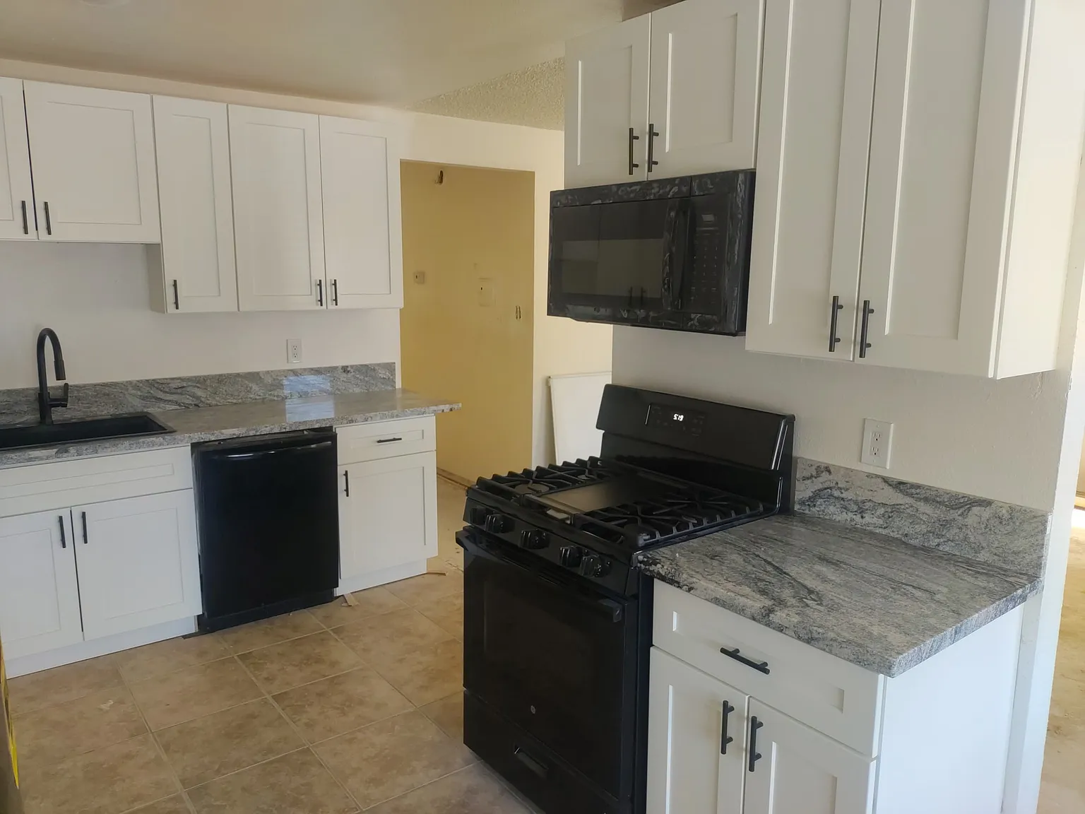 2 bed, 1017 sqft, $1,200 — Photo 2