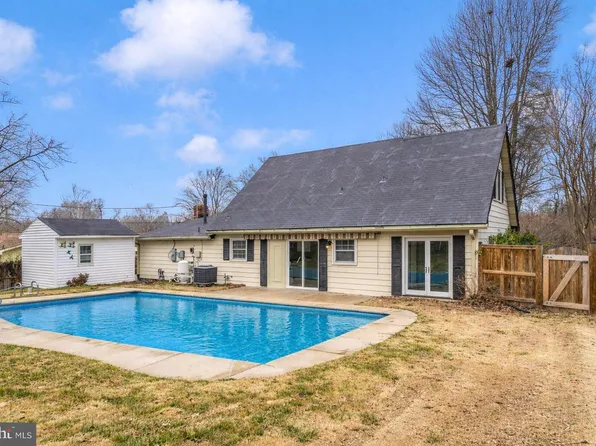 12209 Rolling Hill Ln, Bowie, MD 20715