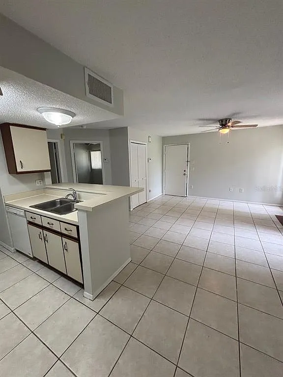 537 Sun Ridge Pl — Photo 3