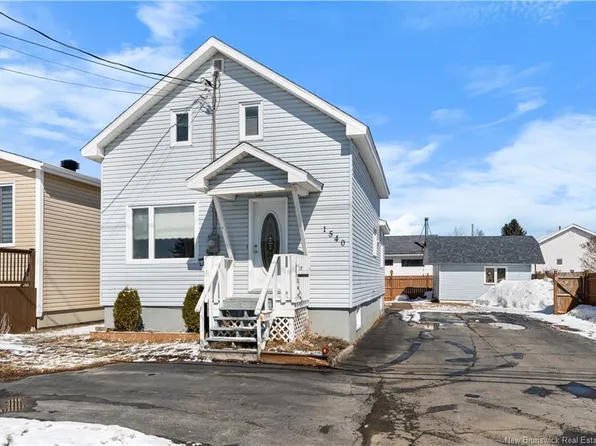 1540 Sunset Dr, Bathurst, NB E2A 3P3