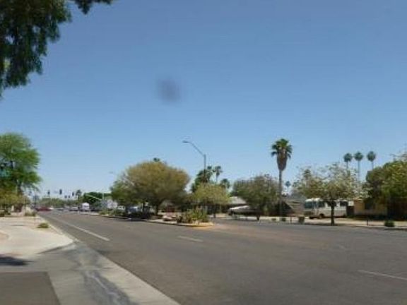 Exterior Neighborhood (street photo)
