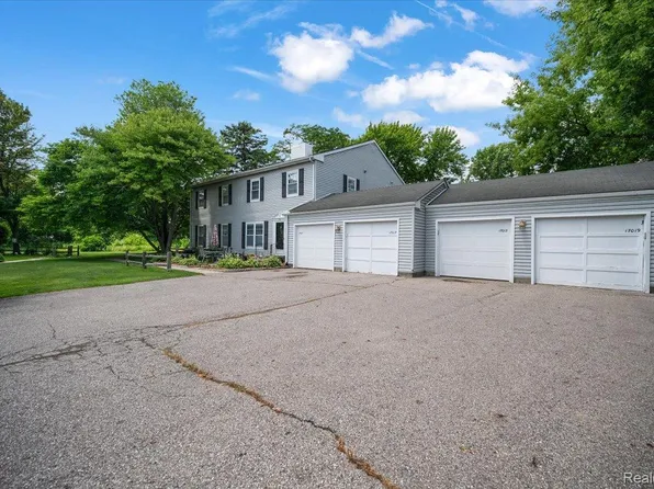 17013 Smugglers Cove St, Clinton Township, MI 48038