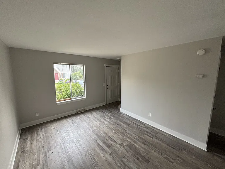 3222 Coach Ln SE — Photo 2