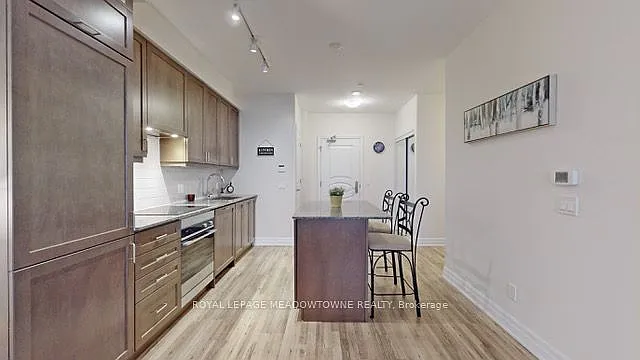 9085 Jane St #208 — Photo 10