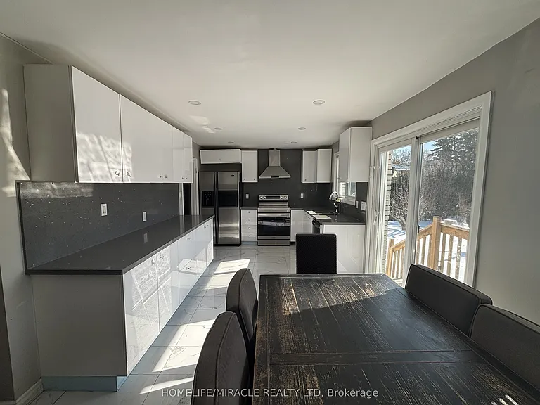 219 McMurchy Ave S #MAIN — Photo 7