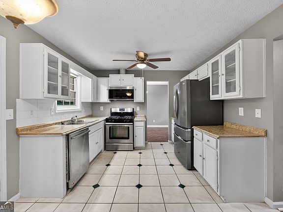 5th image of 1902 Woods Ct