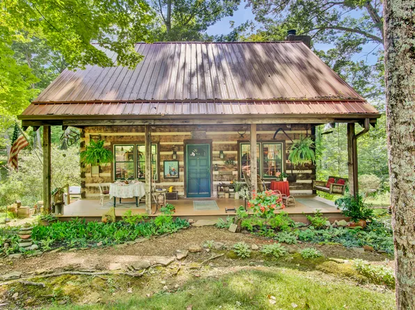 1615 Annandale Dr, Nashville, IN 47448