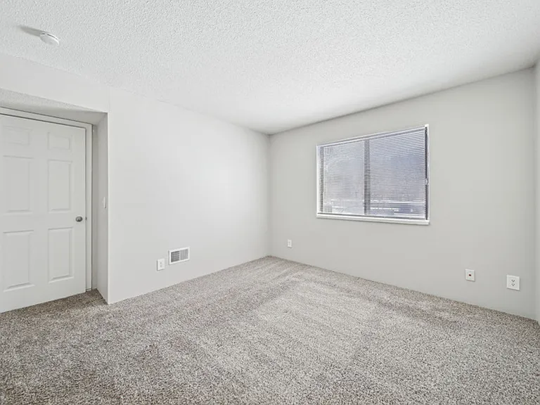 Fox Grove Apartments — Photo 12