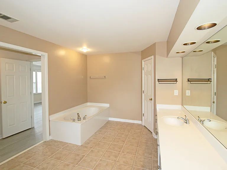 8155 Cavendish Pl — Photo 21