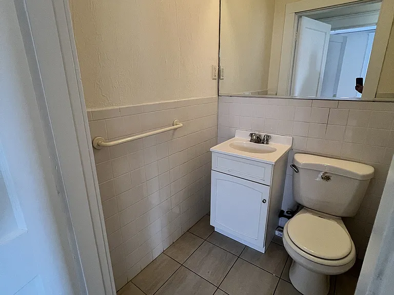 8 Barrows St #5 — Photo 16