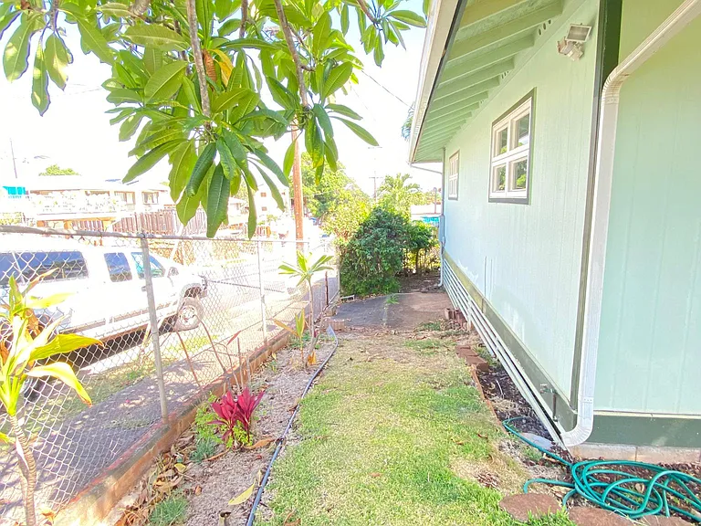 1136 Makaala St — Photo 39