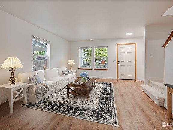 5th image of 19518 104th Avenue E