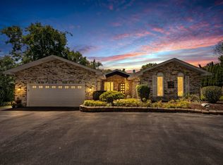 11S056 Madison St, Burr Ridge, IL 60527