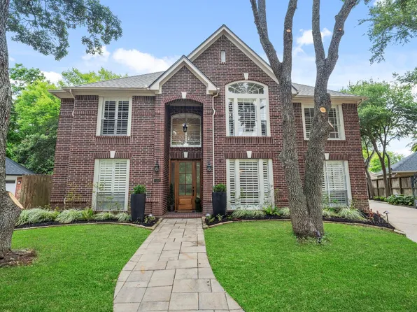 1518 Honeysuckle Ln, Sugar Land, TX 77479
