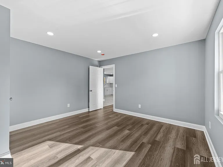 245 William St #C — Photo 10