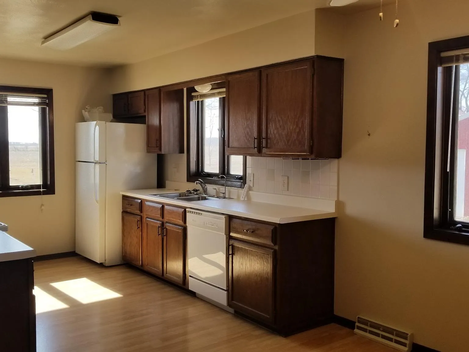 3 bed, 1.5 bath, 2200 sqft, $1,850 — Photo 4