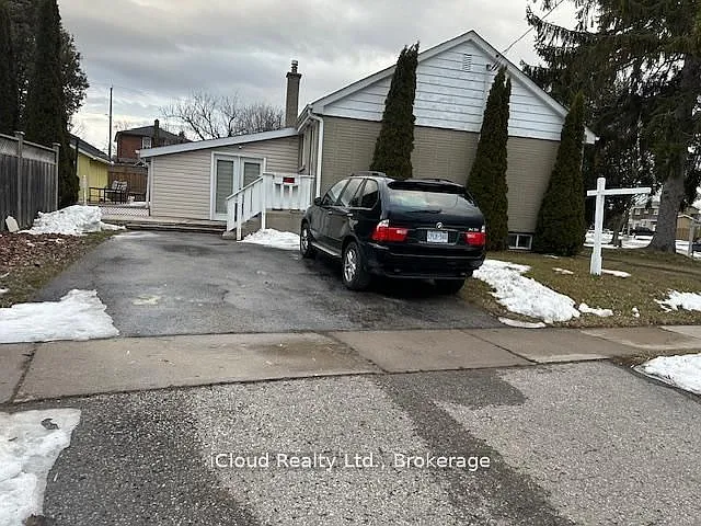 38 Kawartha Ave #MAIN — Photo 19