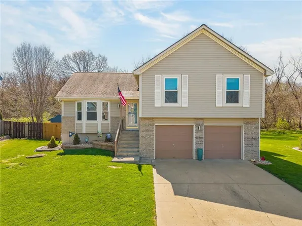 4412 NW Pennington Ln, Blue Springs, MO 64015