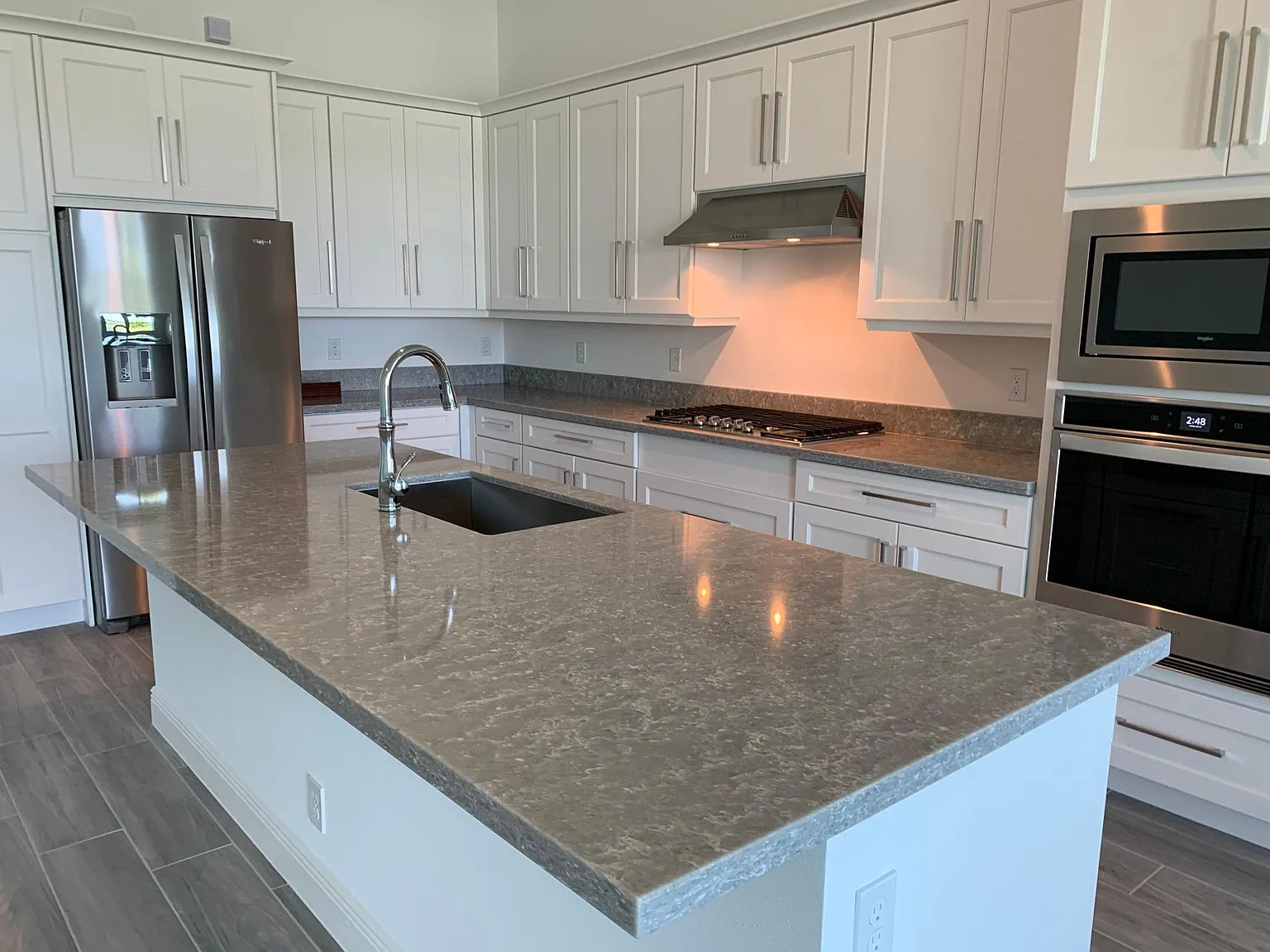 3 bed, 2.5 bath, 2400 sqft, $4,960 — Photo 2