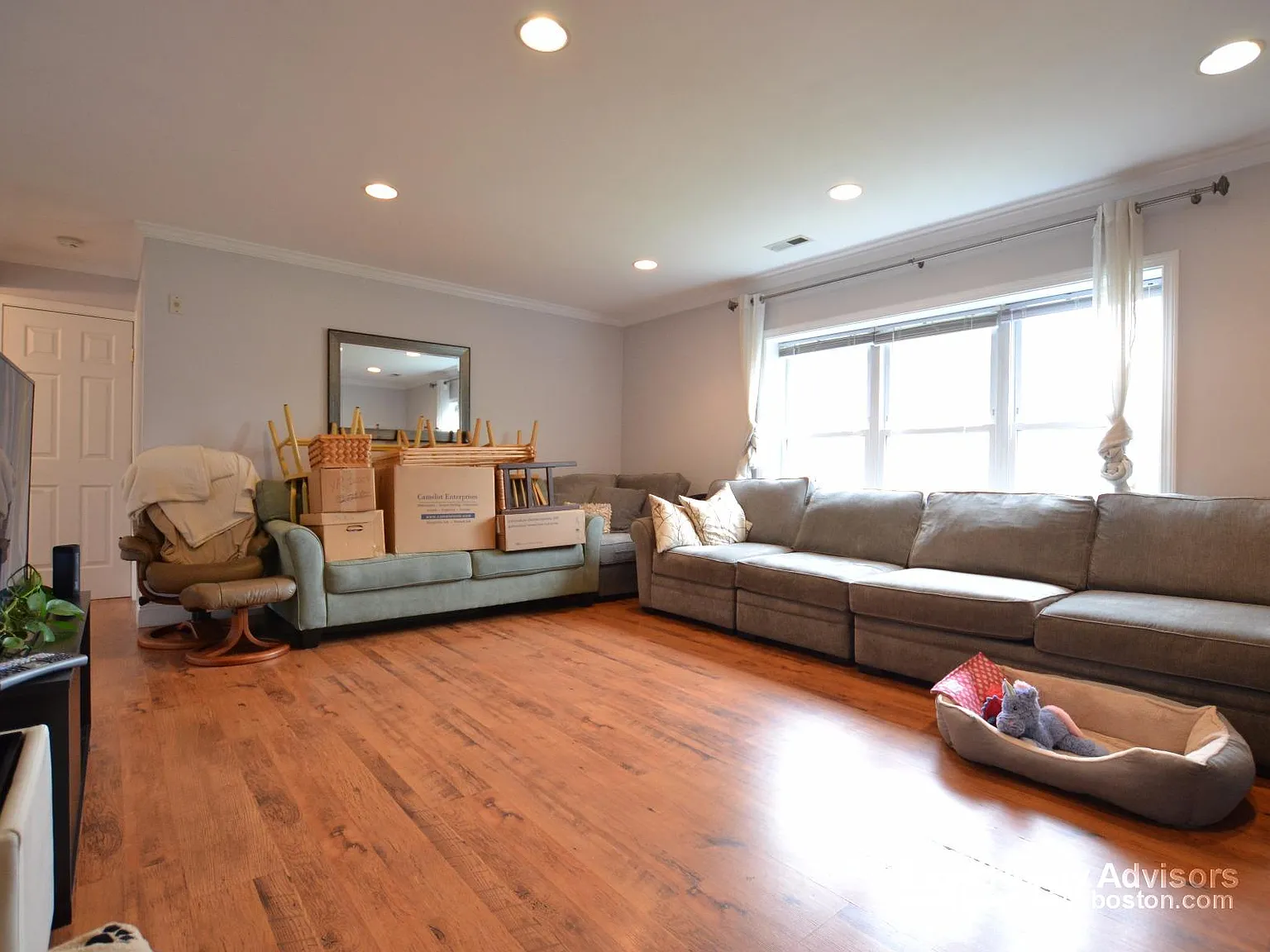3 bed, 1000 sqft, $3,700 — Photo 3
