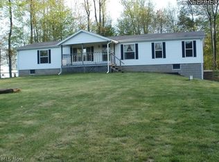 6052 Green Ridge Rd SE, New Philadelphia, OH 44663