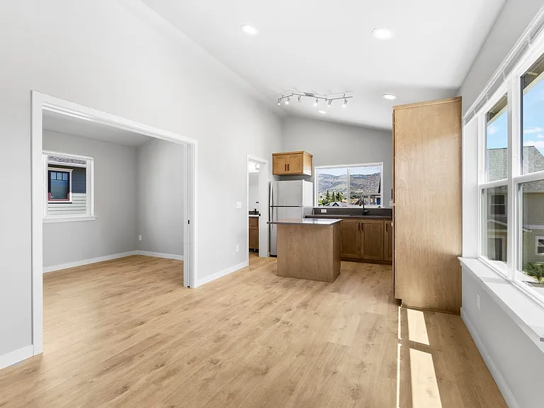 285 Talent Ave #B — Photo 4