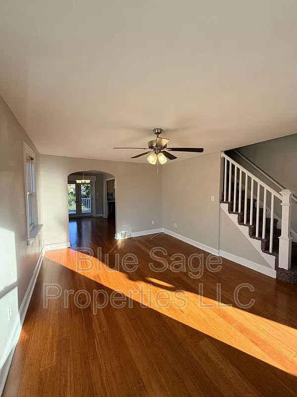 3 bed, 2.0 bath, 1156 sqft, $2,250 — Photo 2