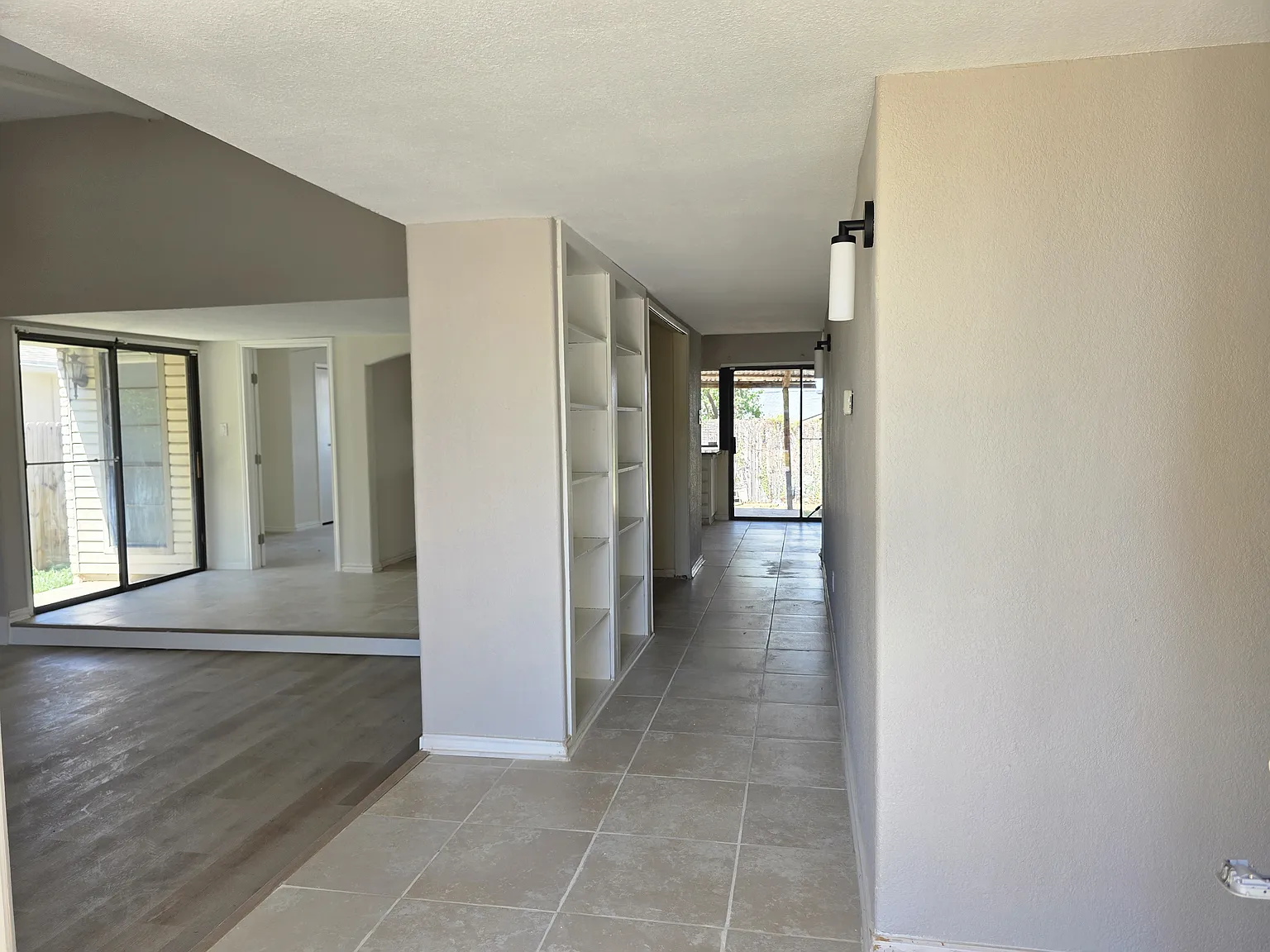 4 bed, 1881 sqft, $2,345 — Photo 2