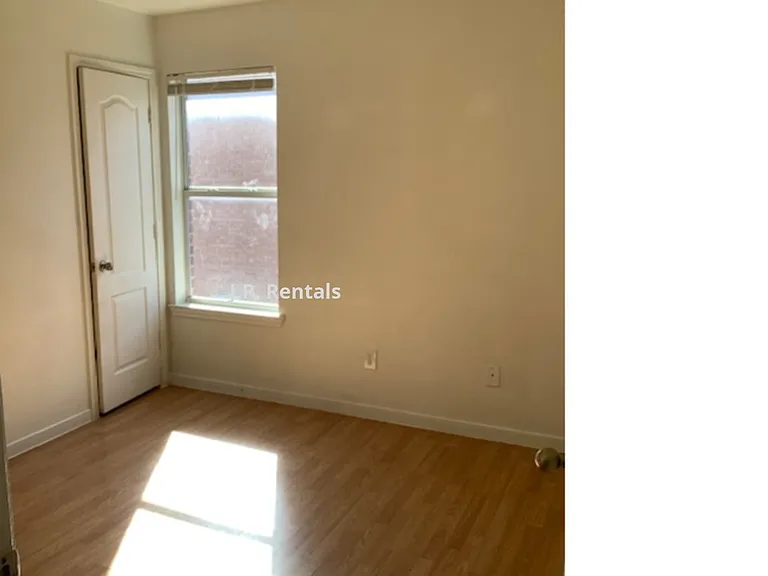 413 Brittney Way #D — Photo 9