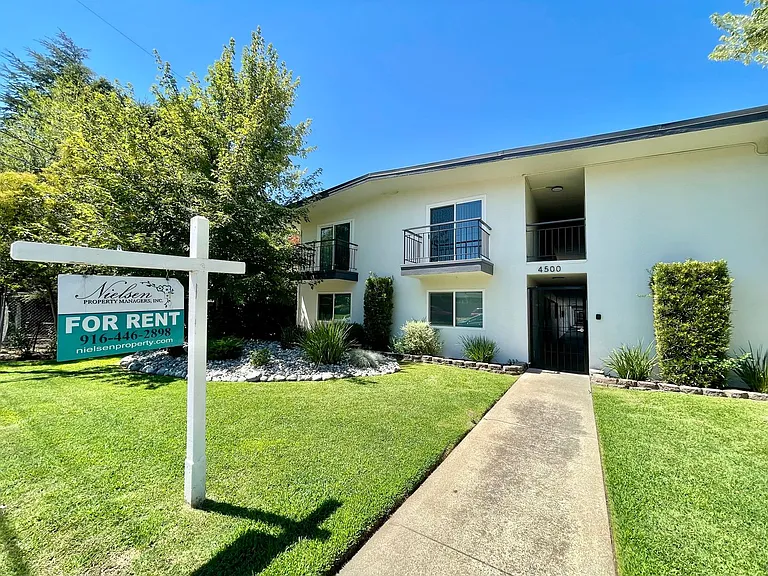 4500 Del Rio Road — Photo 2
