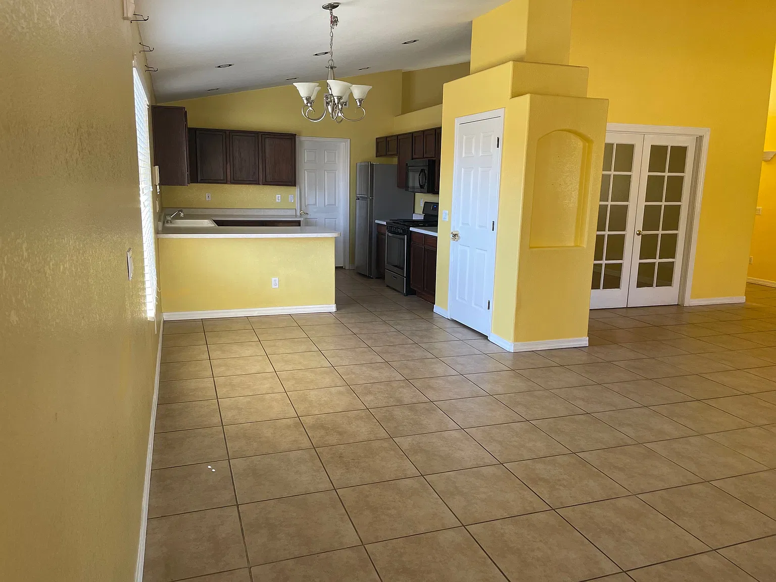4 bed, 2057 sqft, $1,900 — Photo 2