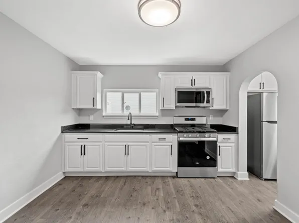 105 Broadway St, Coraopolis, PA 15108