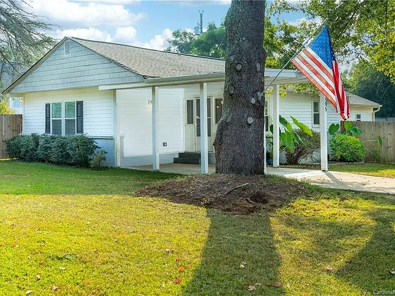 1595 Harris Rd — Photo 1