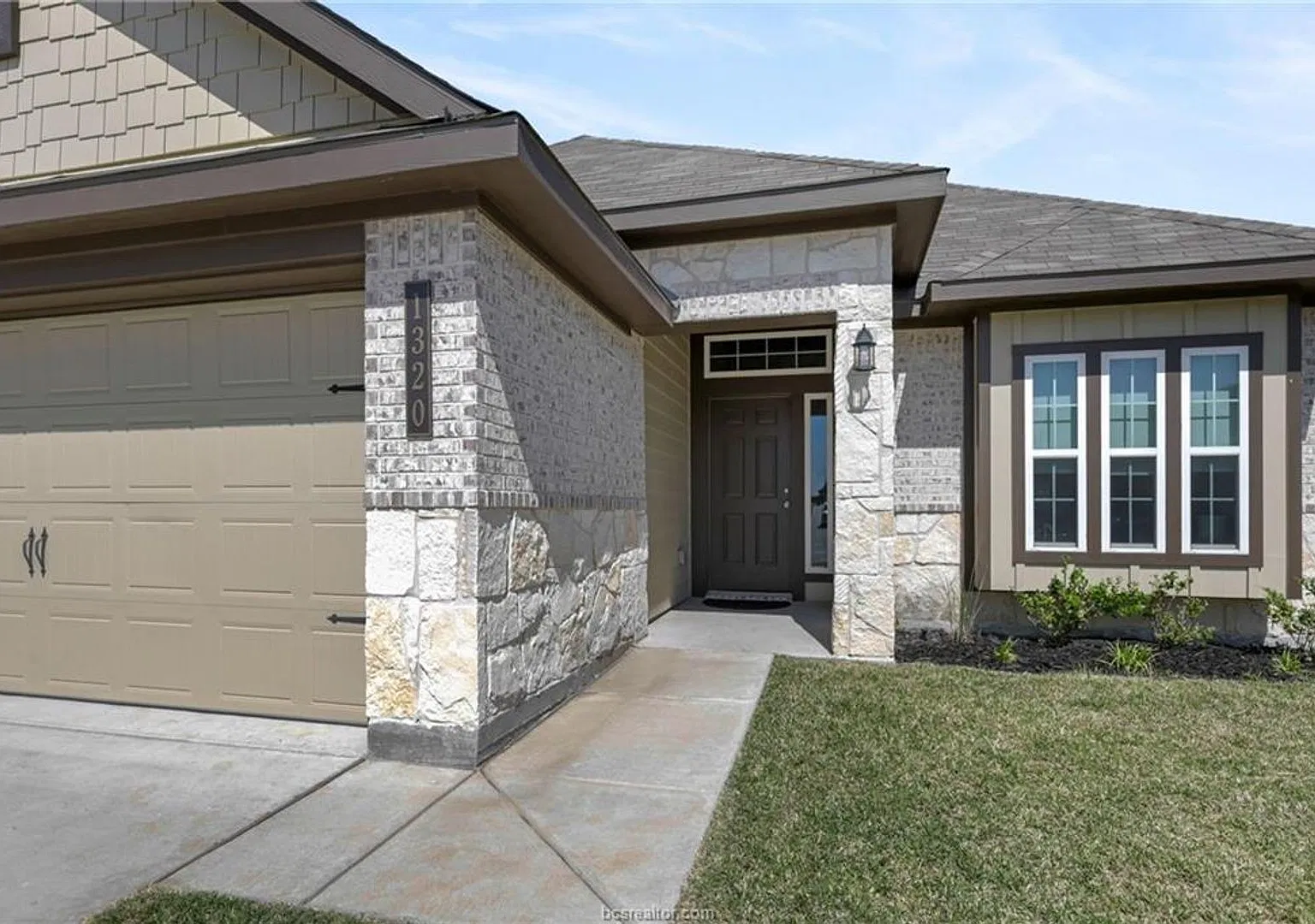 1320 Kingsgate Drive — Photo 3