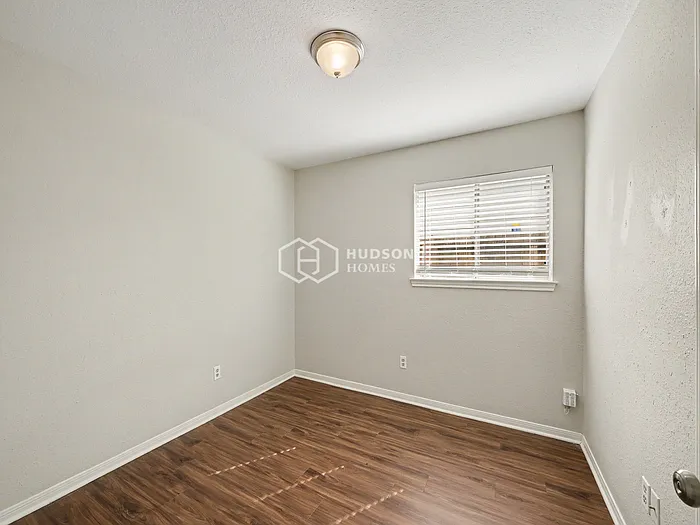 9127 Cypress Square Dr — Photo 24