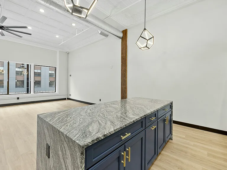 522 6th St #301 — Photo 5
