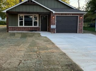 1220 W Jackson St, Sapulpa, OK 74066