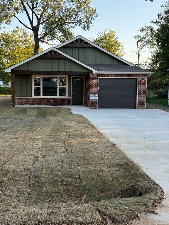 1220 W Jackson St - Property Image