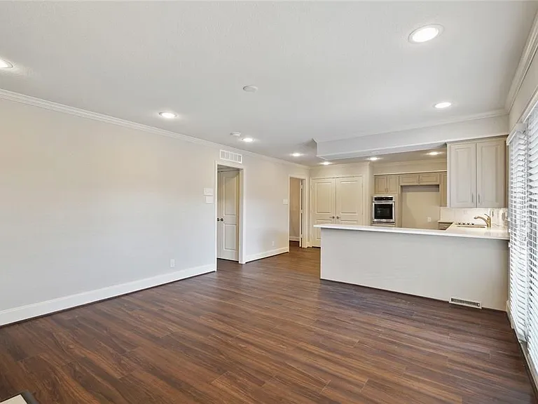 9015 Villa Park Cir — Photo 13