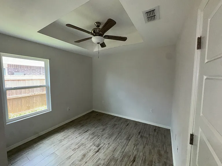 1605 Los Alamos St #A — Photo 12