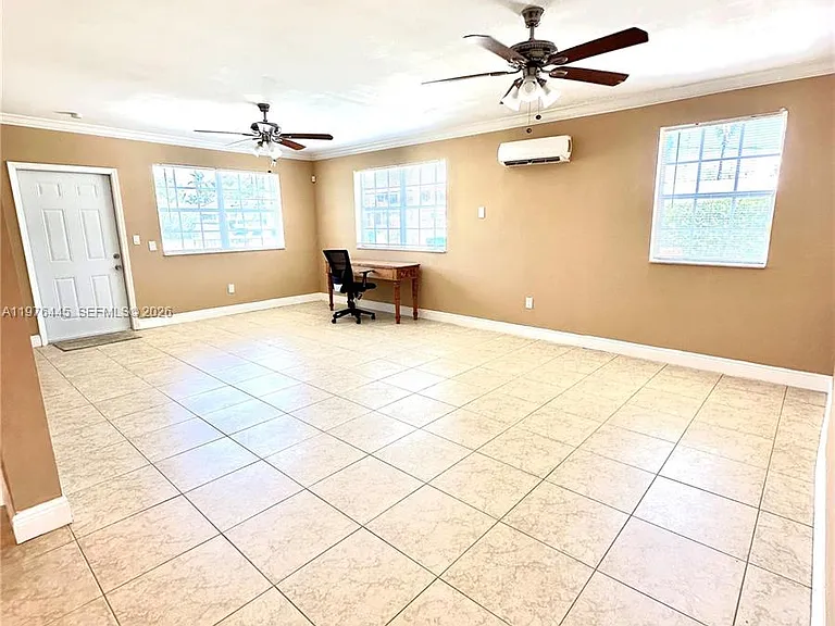 3101 SW 67th Ave — Photo 4