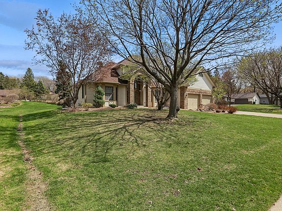 3rd image of 1570 Park Cir