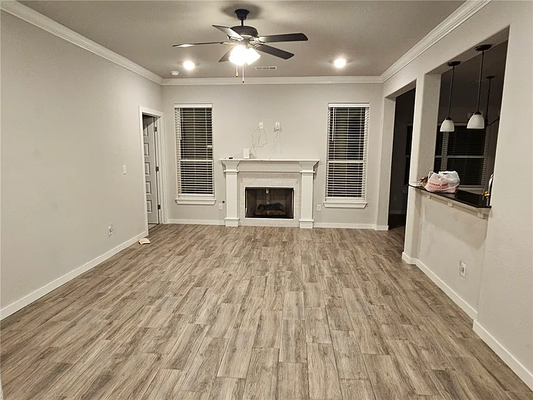 441 Coconut Ln — Photo 2