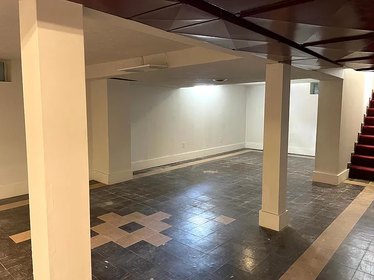 1321 Charleston Ave — Photo 19