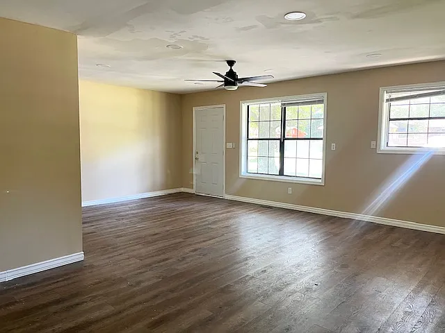 203 Vienna Cir — Photo 12